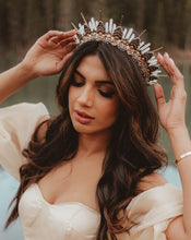 Load image into Gallery viewer, Nephthys Crown